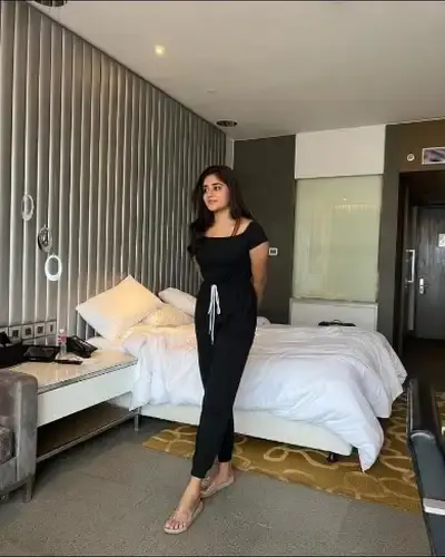 Call Girls Service in Mundi